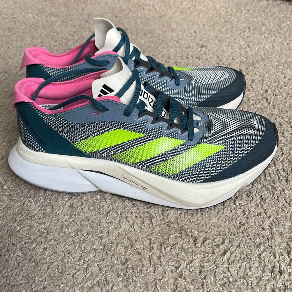 Adidas Boston 12 Womens 6.5 LIKE NEW